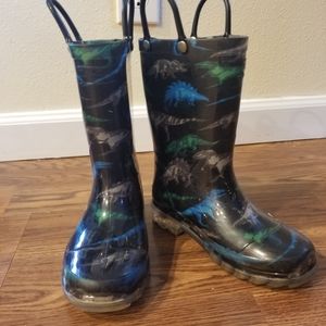 Dinosaur rainboots!